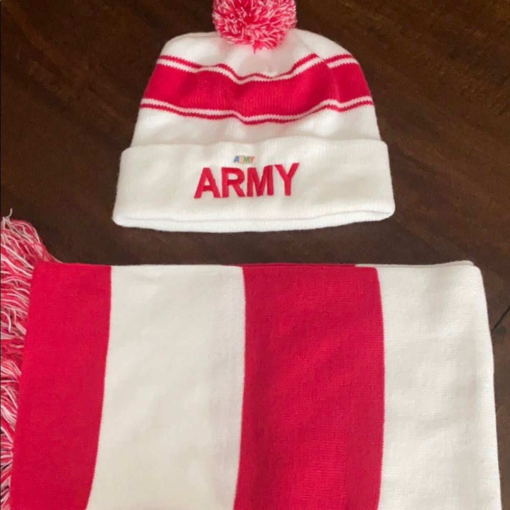 NWOT Army knot hat/scarf